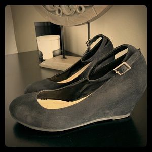Chinese Laundry Black Suede Wedges